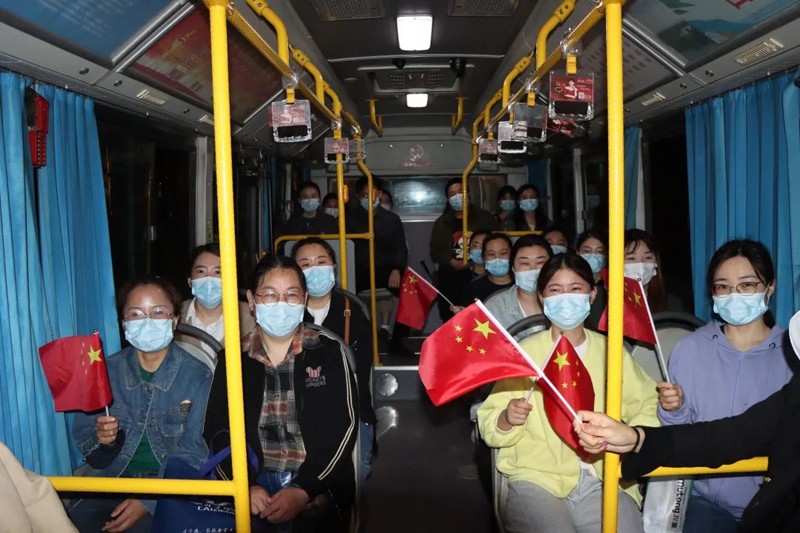 深夜里逆行的明确2.jpg 深夜里逆行的明确2.jpg